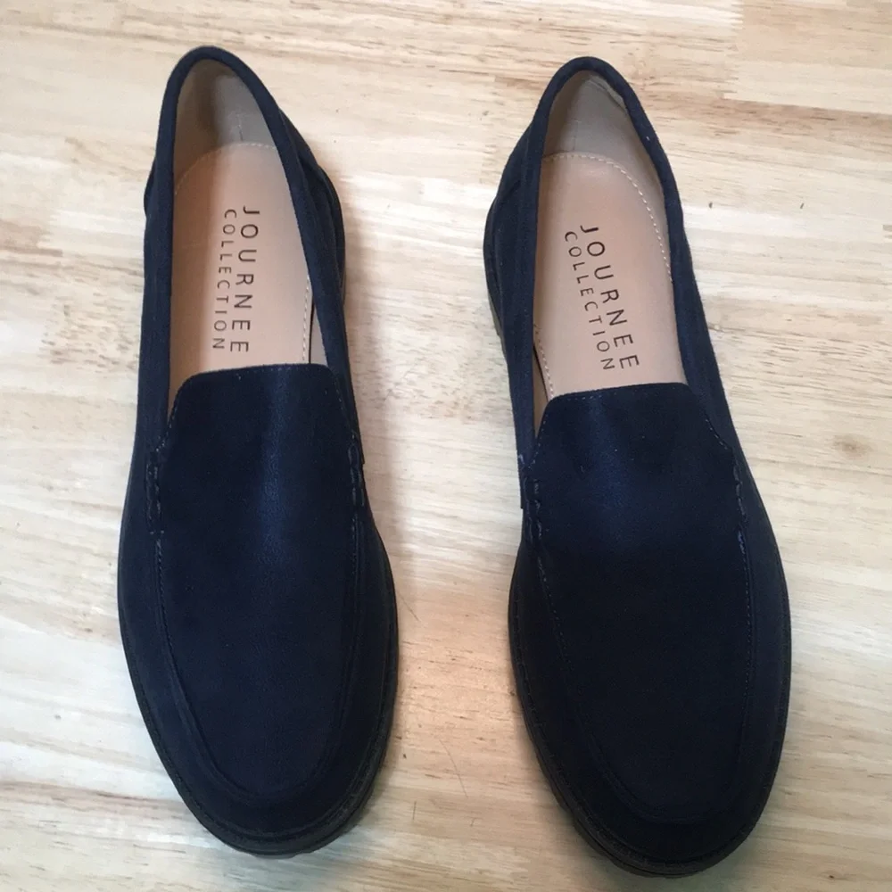 New WB Woman’s Journee Collection Navy Loafers